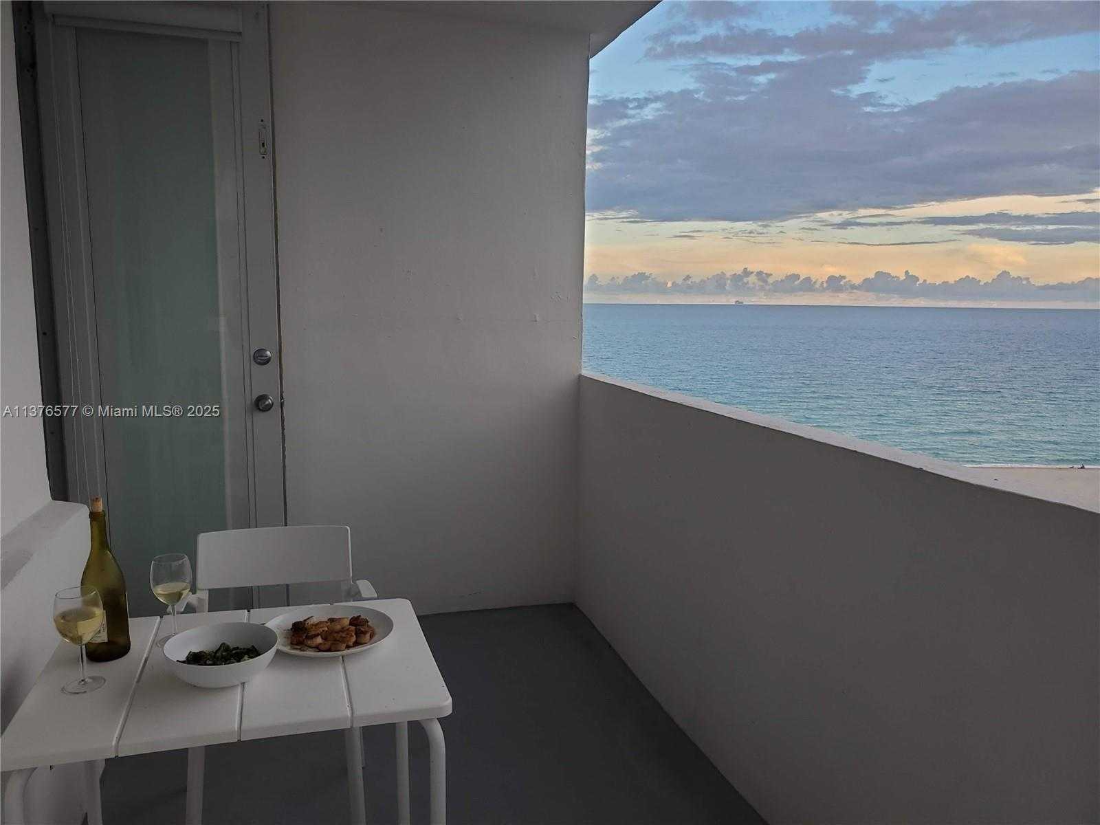 Small Image of 100 LINCOLN RD #1244, Miami Beach Number 4