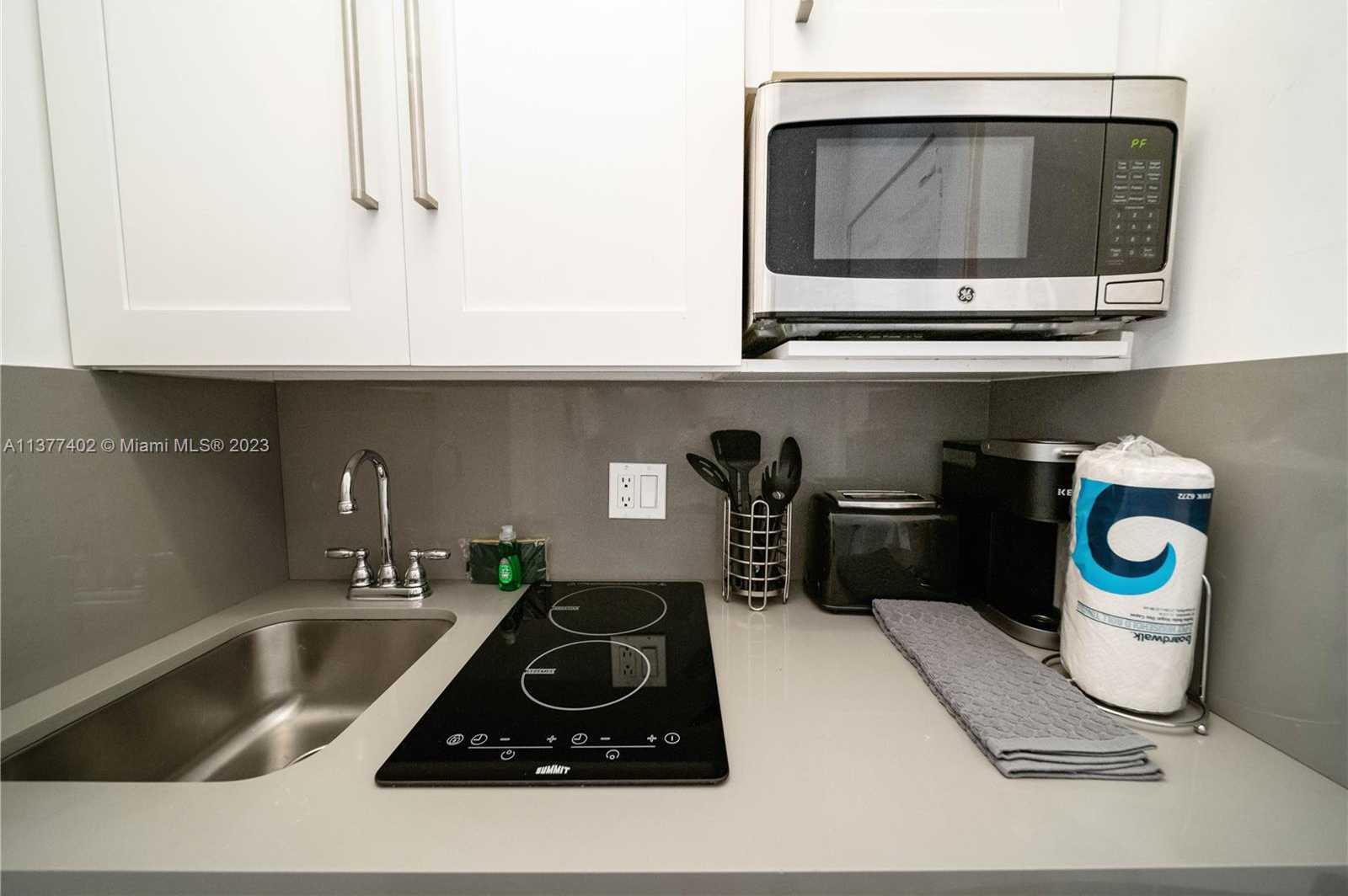 Small Image of 7300 OCEAN TER #110, Miami Beach Number 14