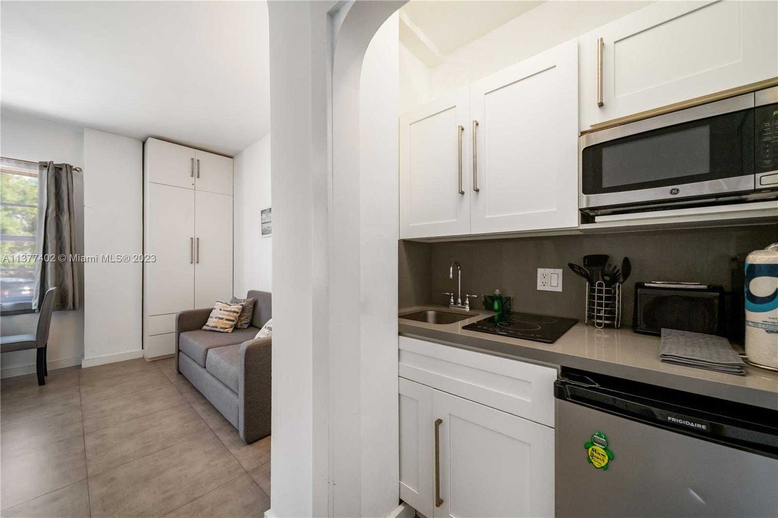 Small Image of 7300 OCEAN TER #110, Miami Beach Number 17