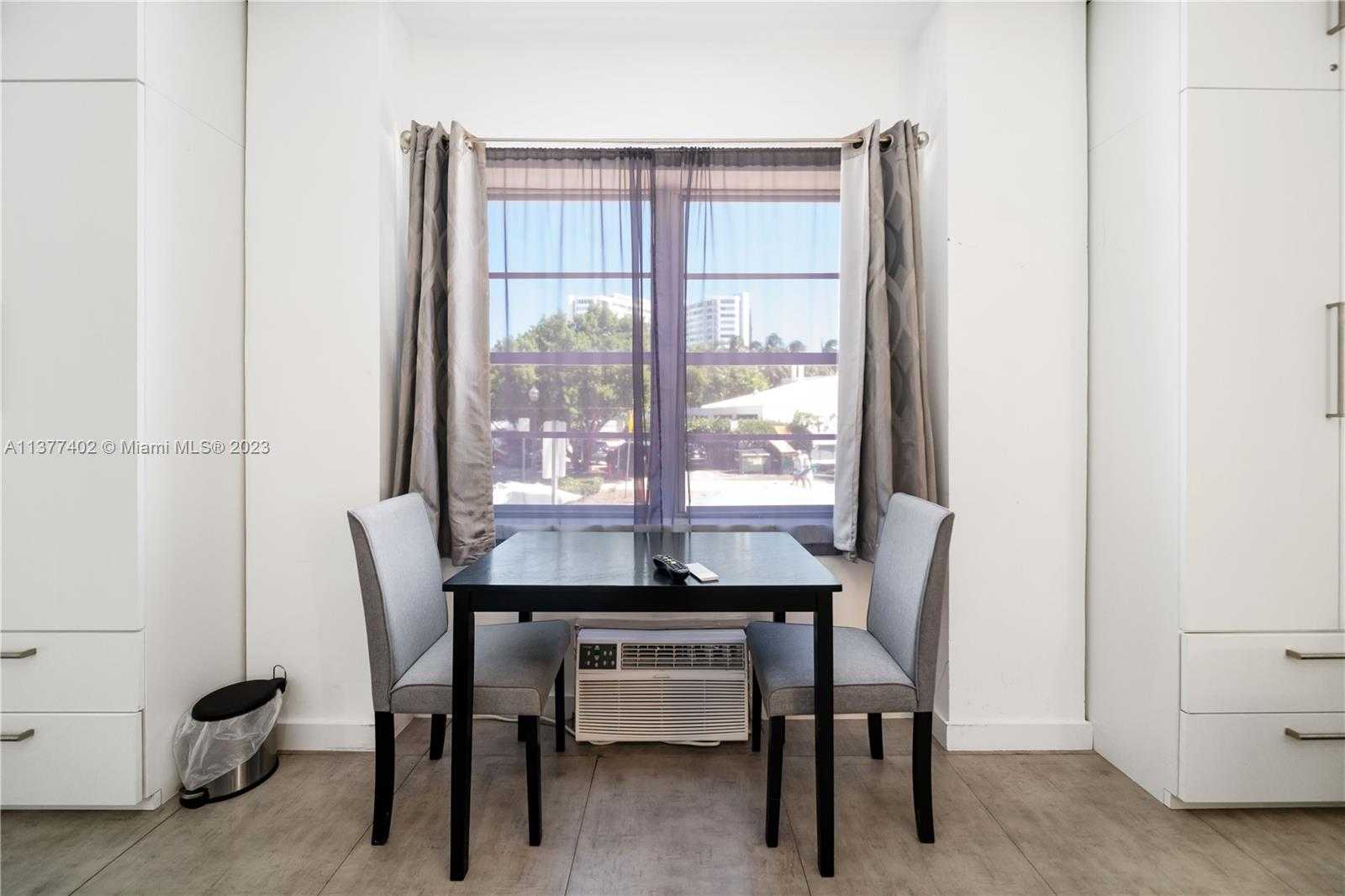 Small Image of 7300 OCEAN TER #110, Miami Beach Number 6