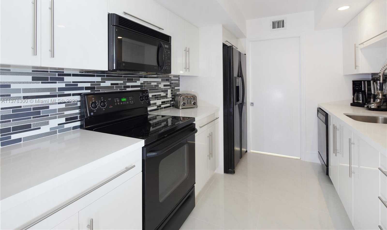 Small Image of 6917 COLLINS AVE #820, Miami Beach Number 13