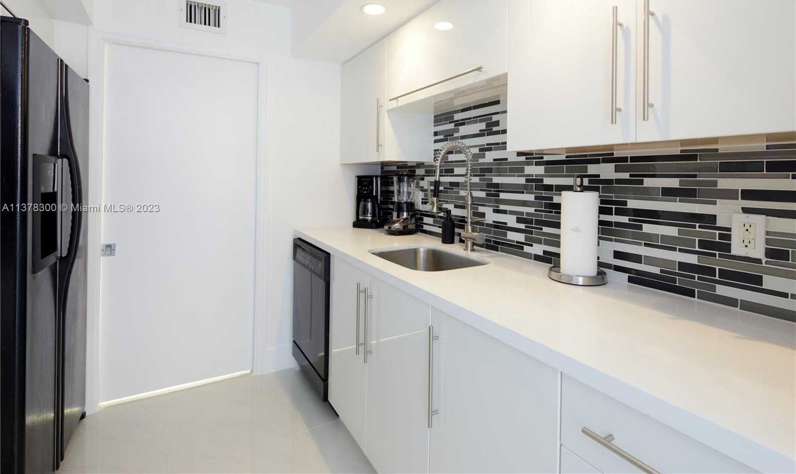Small Image of 6917 COLLINS AVE #820, Miami Beach Number 14
