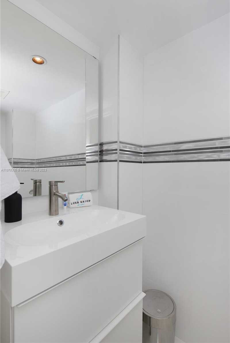 Small Image of 6917 COLLINS AVE #820, Miami Beach Number 8
