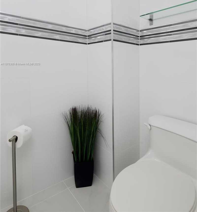 Small Image of 6917 COLLINS AVE #820, Miami Beach Number 9