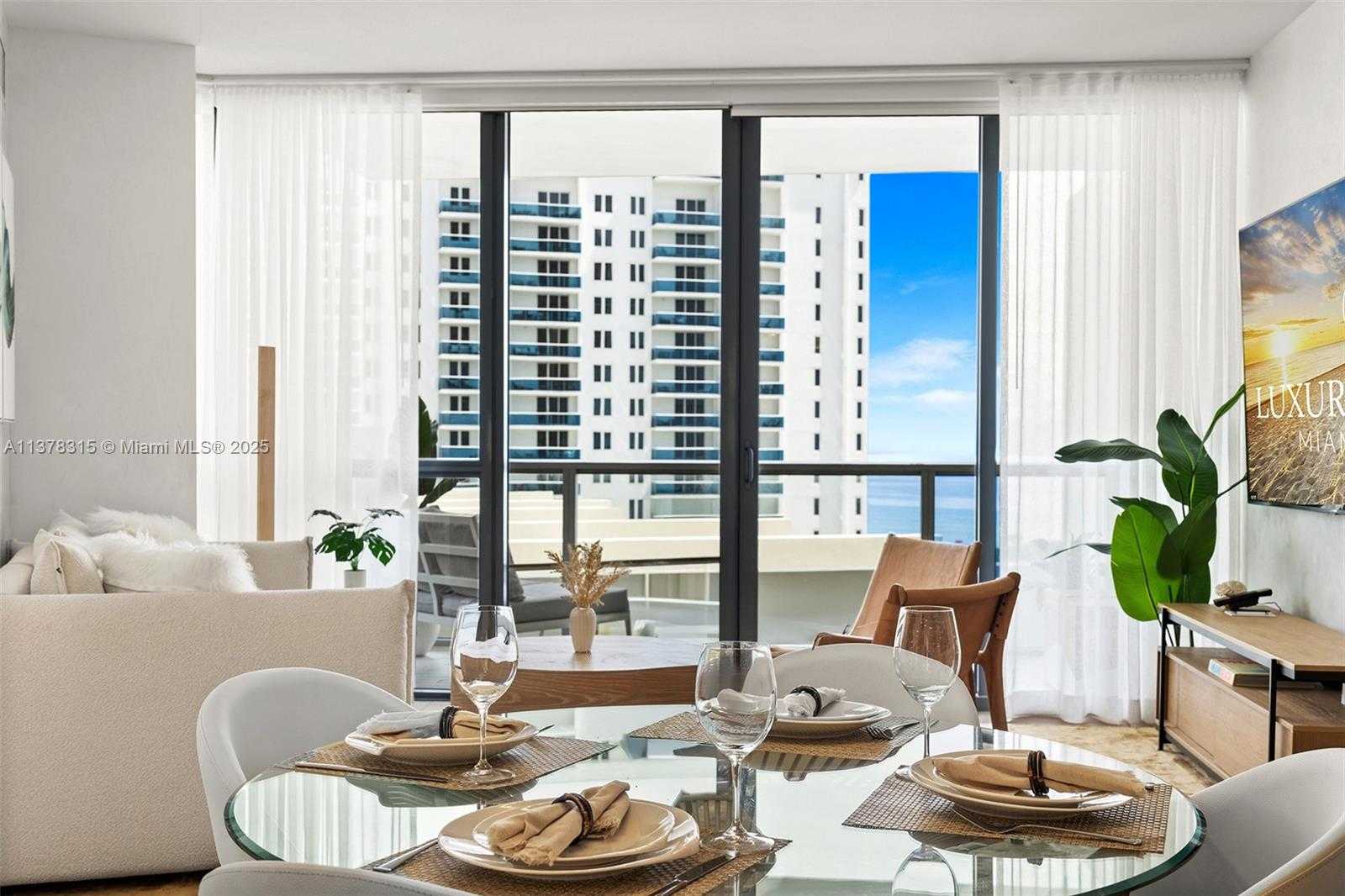Small Image of 2201 COLLINS AVE #811, Miami Beach Number 11