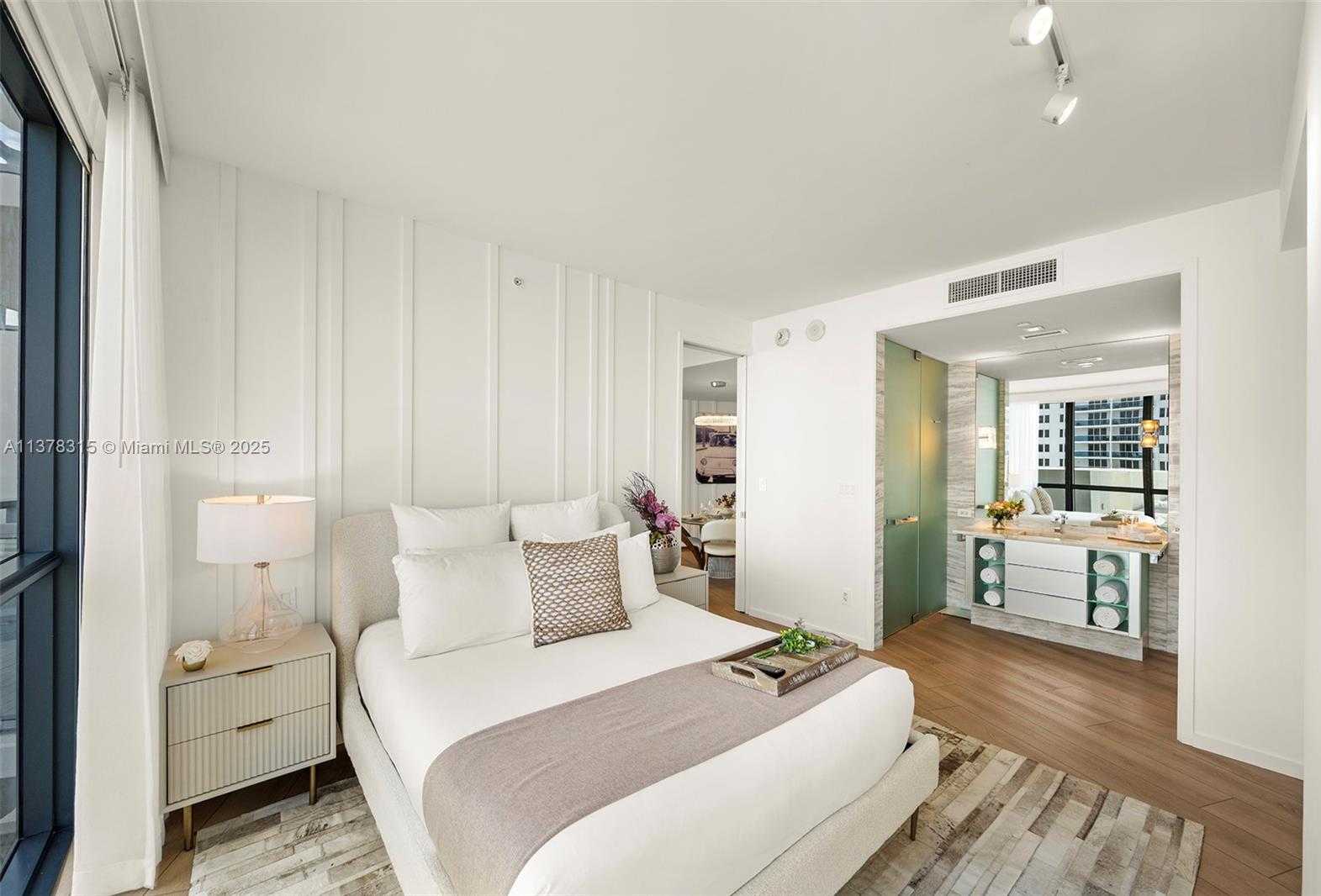 Small Image of 2201 COLLINS AVE #811, Miami Beach Number 24