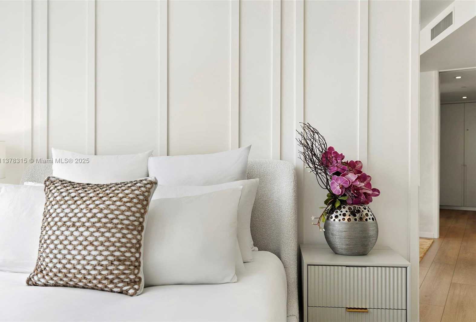 Small Image of 2201 COLLINS AVE #811, Miami Beach Number 26