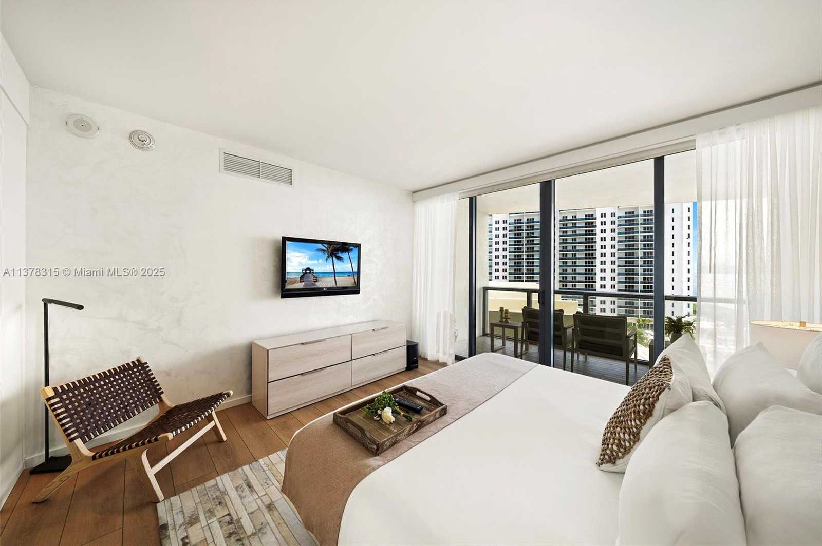 Small Image of 2201 COLLINS AVE #811, Miami Beach Number 29