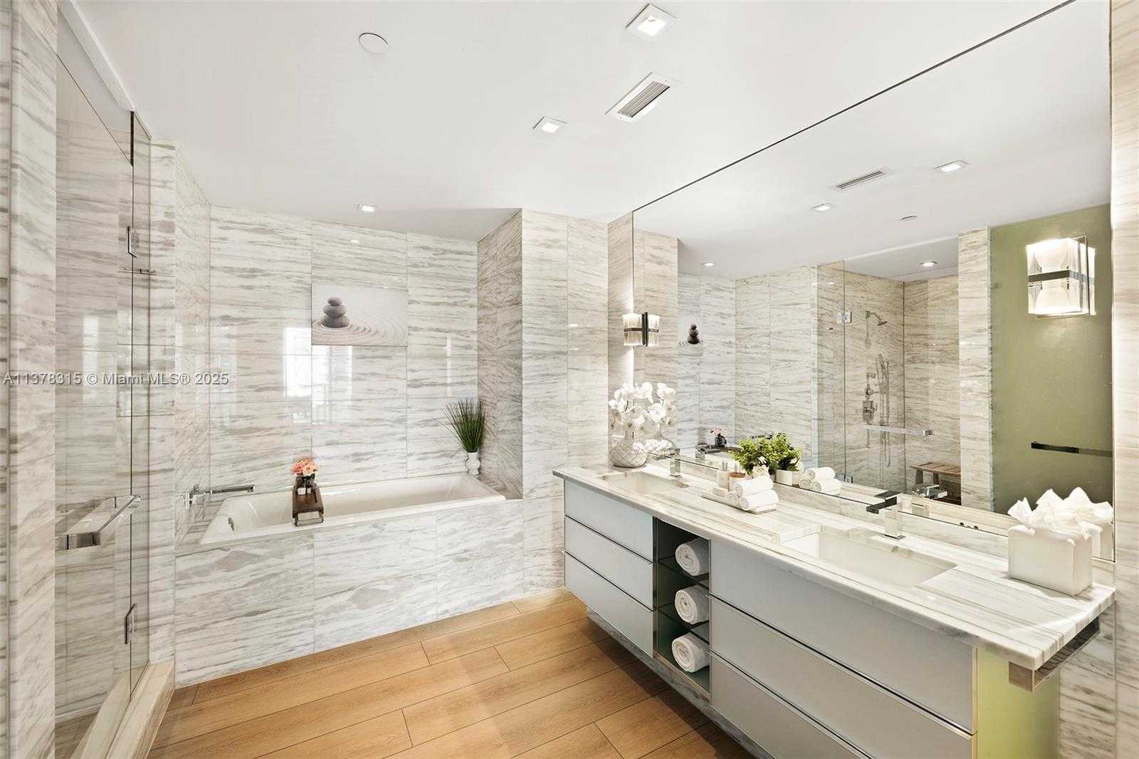 Small Image of 2201 COLLINS AVE #811, Miami Beach Number 35