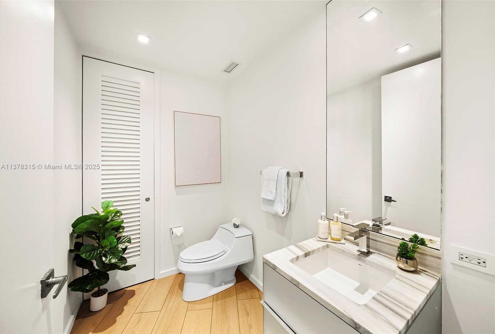 Small Image of 2201 COLLINS AVE #811, Miami Beach Number 39
