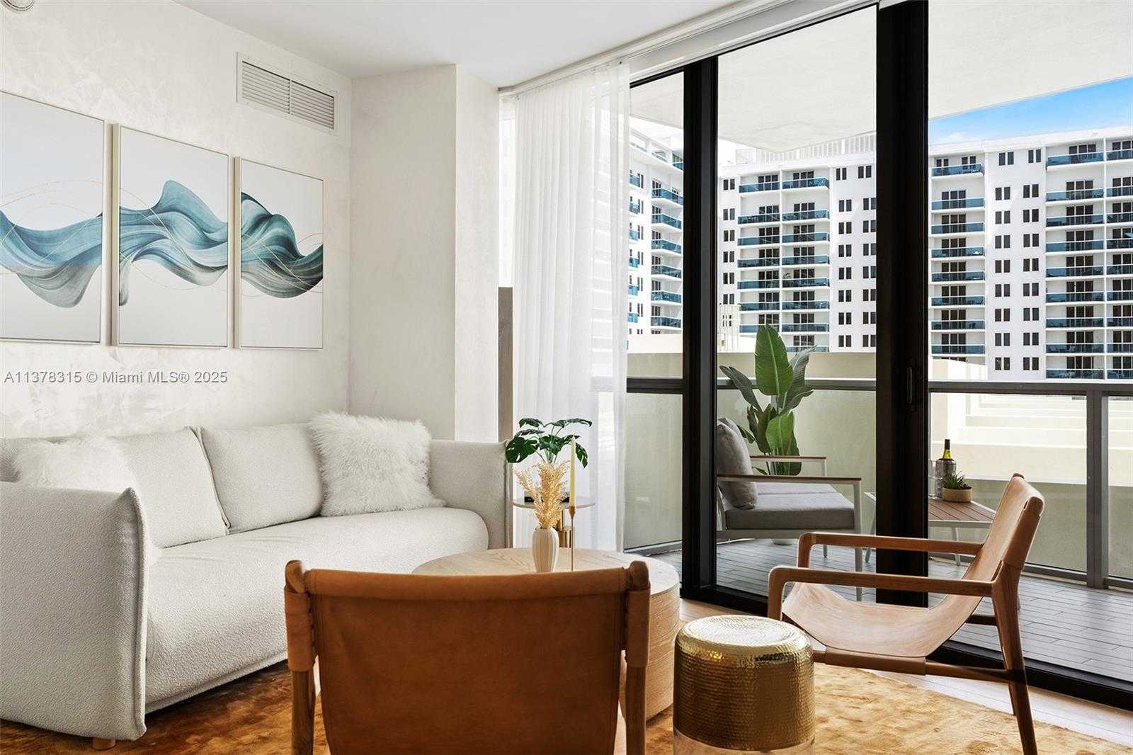 Small Image of 2201 COLLINS AVE #811, Miami Beach Number 6