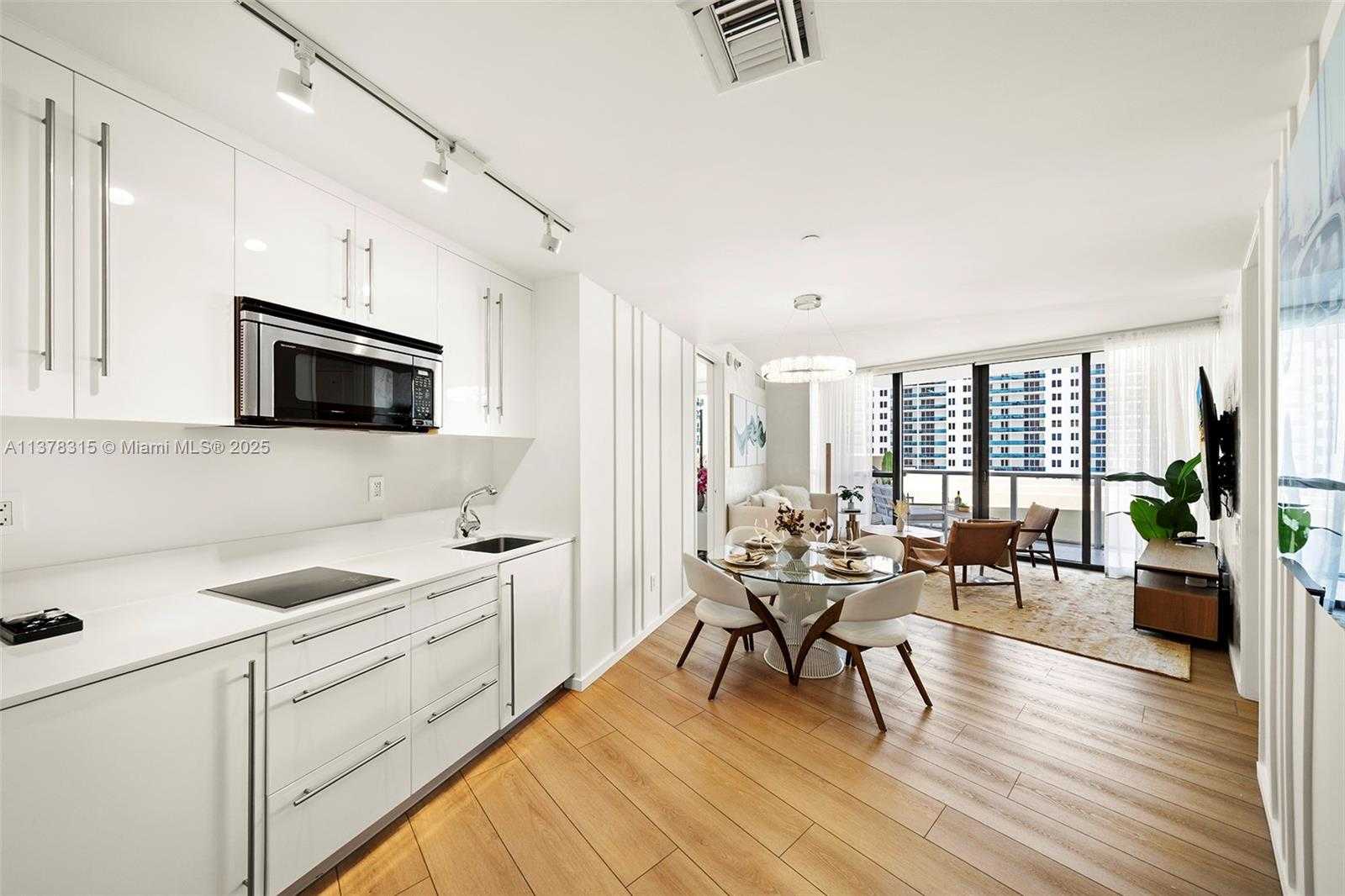 Small Image of 2201 COLLINS AVE #811, Miami Beach Number 8