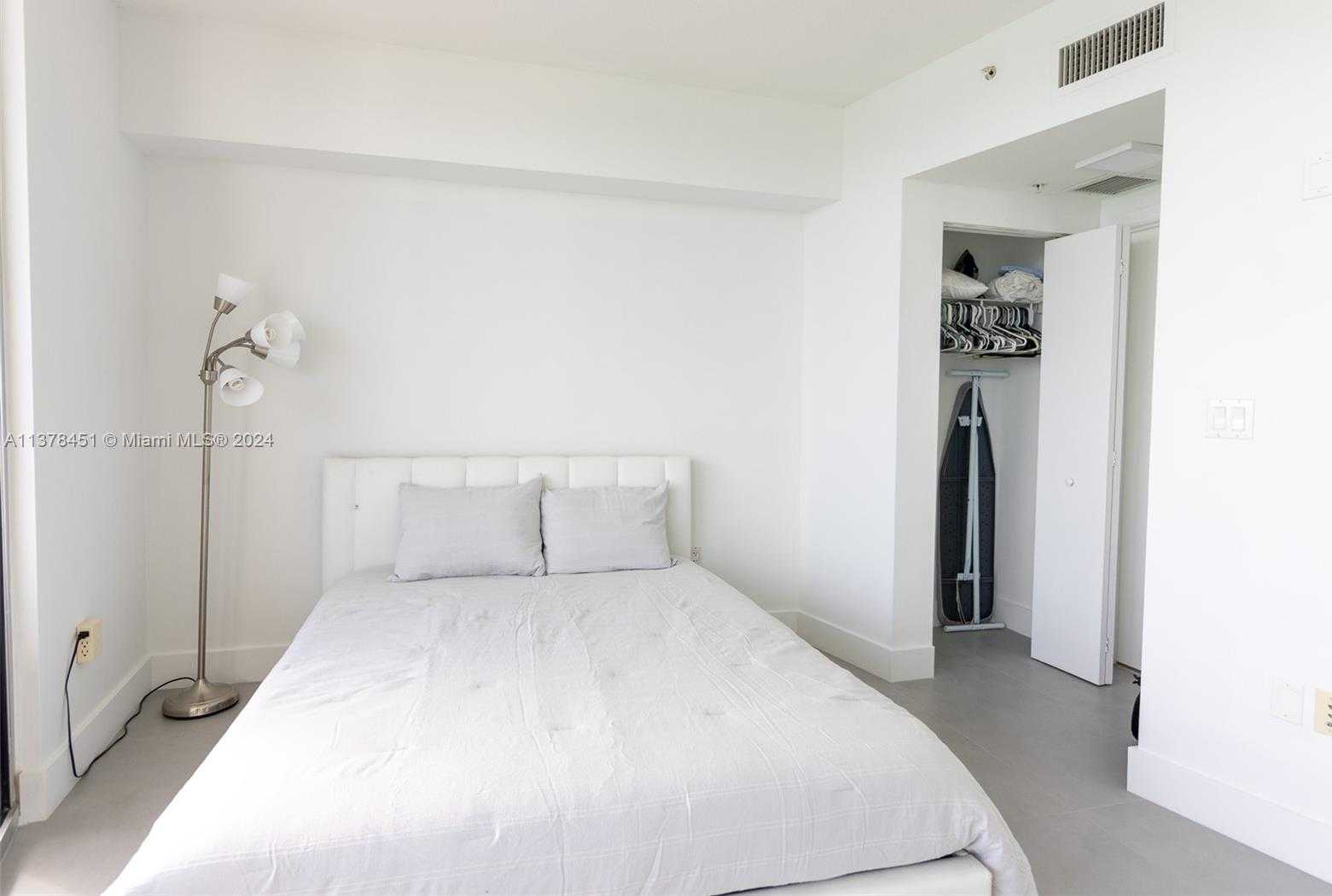 Small Image of 1750 NORTH BAYSHORE DR #3201, Miami Number 24