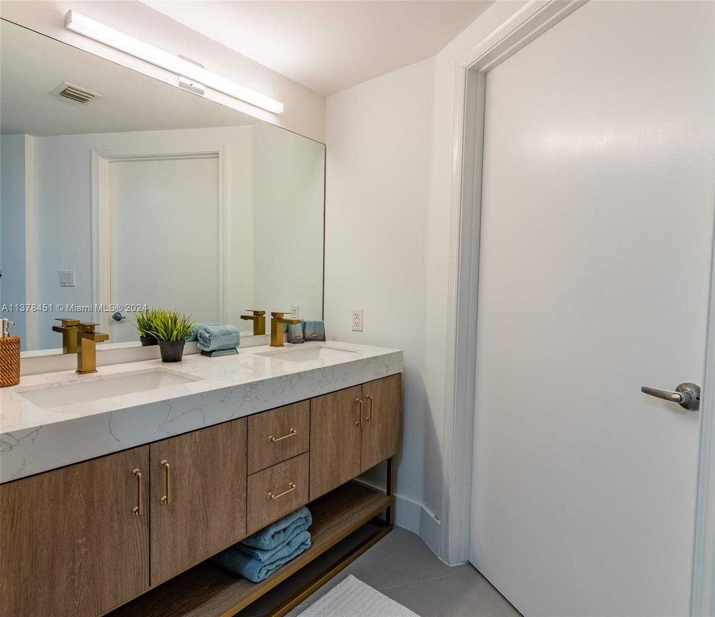 Small Image of 1750 NORTH BAYSHORE DR #3201, Miami Number 27