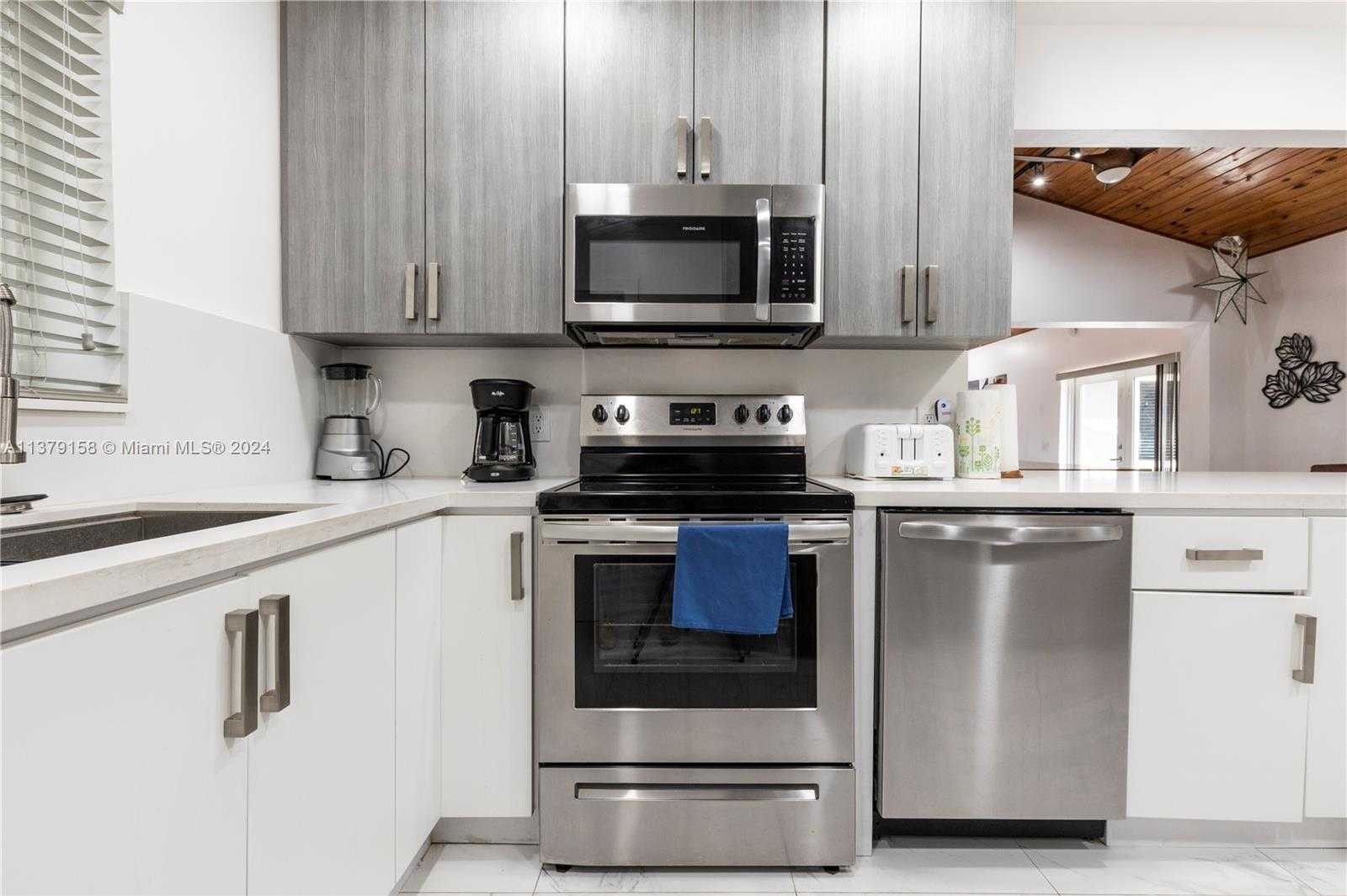 Small Image of 753 NORTH EAST 81ST ST, Miami Number 19
