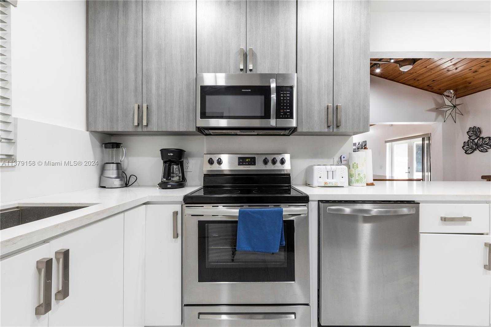 Small Image of 753 NORTH EAST 81ST ST, Miami Number 24