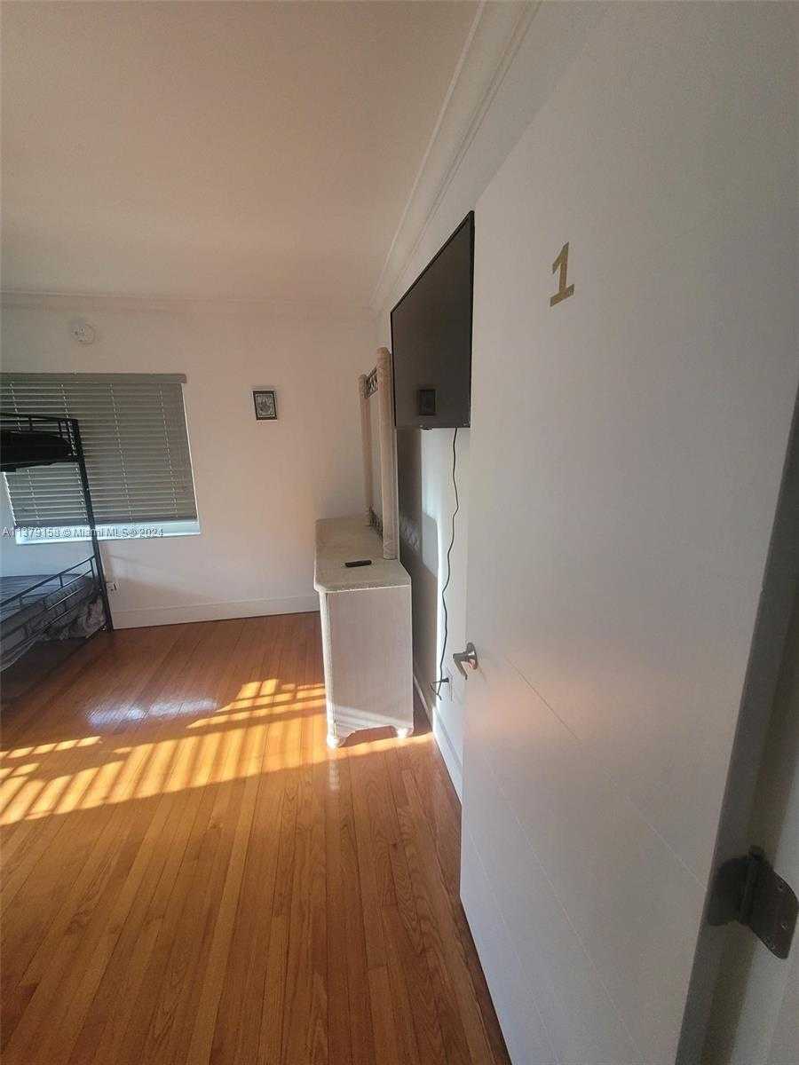 Small Image of 753 NORTH EAST 81ST ST, Miami Number 31