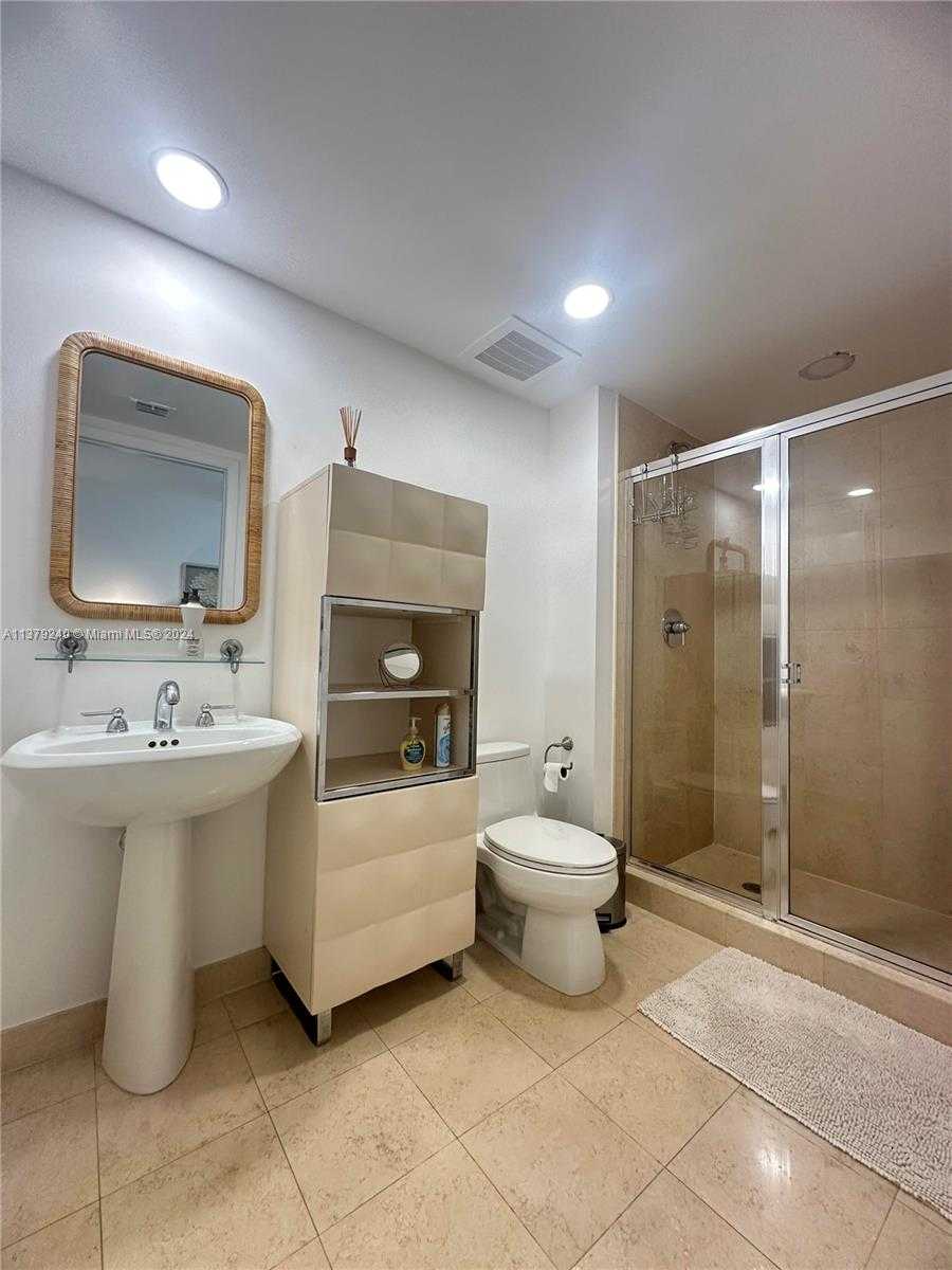 Small Image of 1830 SOUTH OCEAN DR #2010, Hallandale Beach Number 10