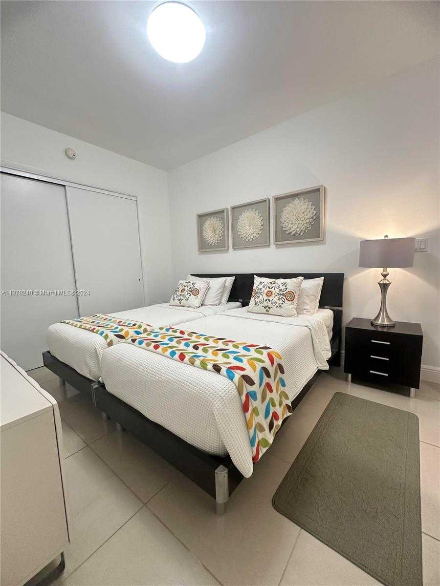 Small Image of 1830 SOUTH OCEAN DR #2010, Hallandale Beach Number 11