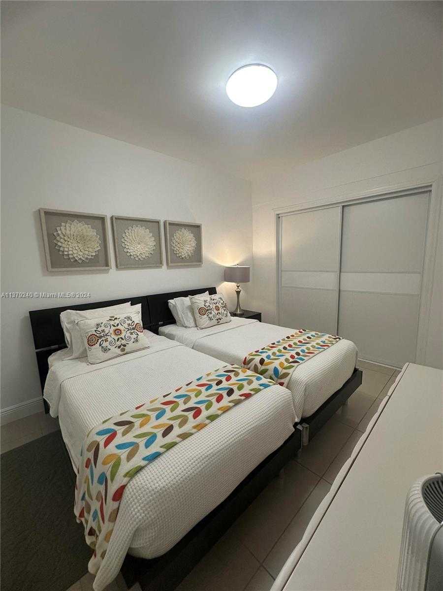 Small Image of 1830 SOUTH OCEAN DR #2010, Hallandale Beach Number 9