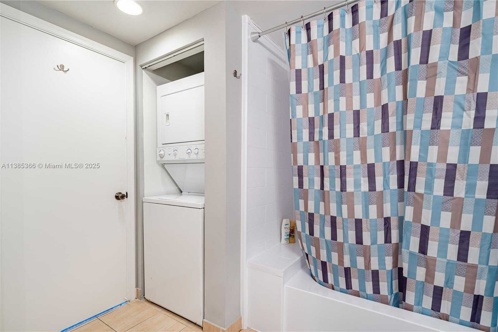Small Image of 1750 NORTH BAYSHORE DR #3410, Miami Number 22