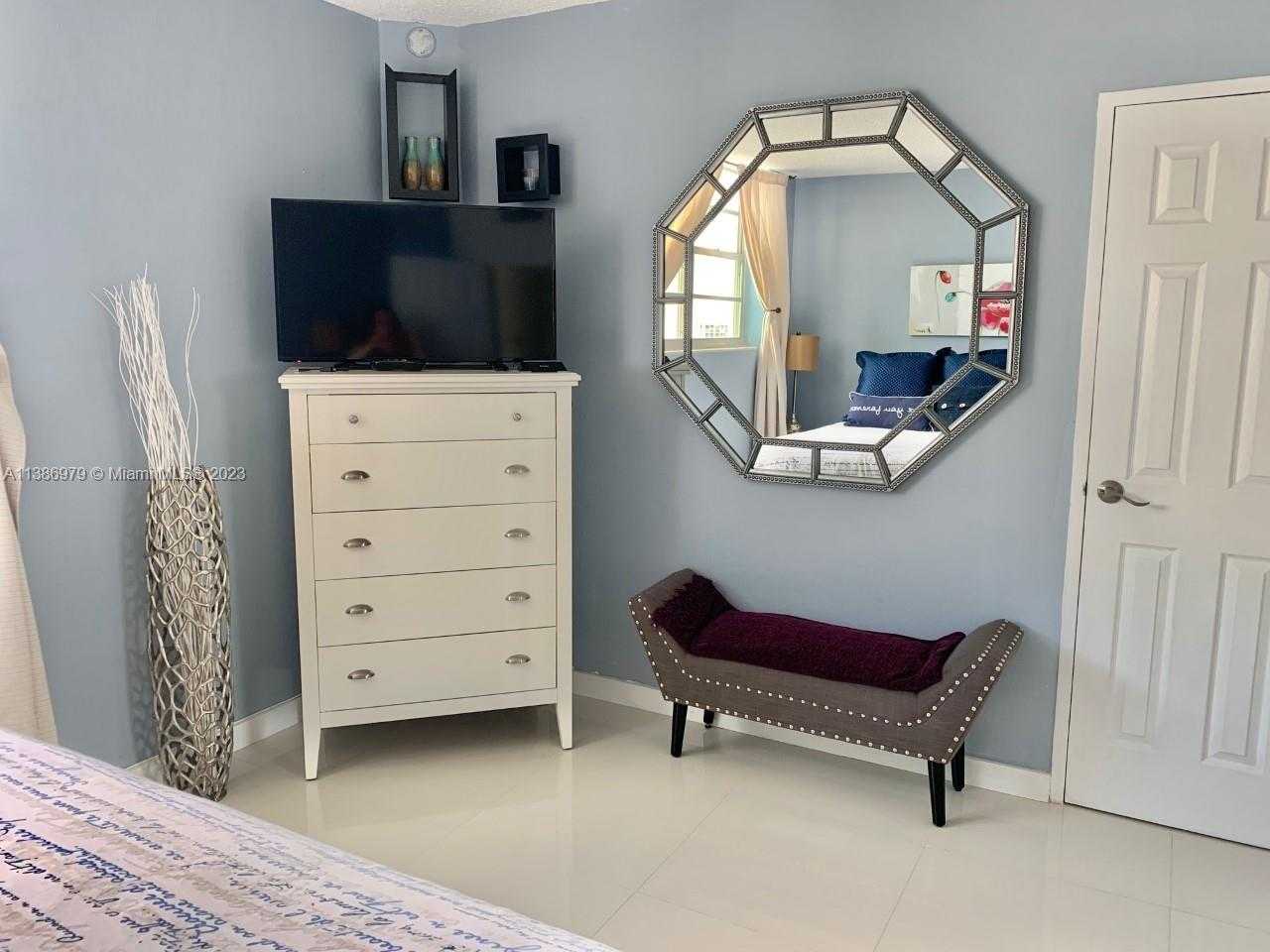 Small Image of 3901 #10Z, Hollywood Number 6