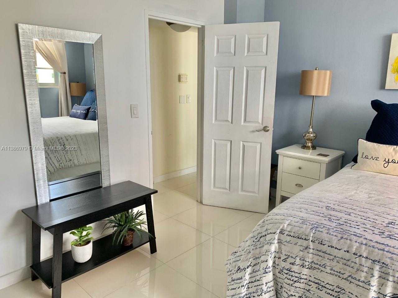 Small Image of 3901 #10Z, Hollywood Number 8