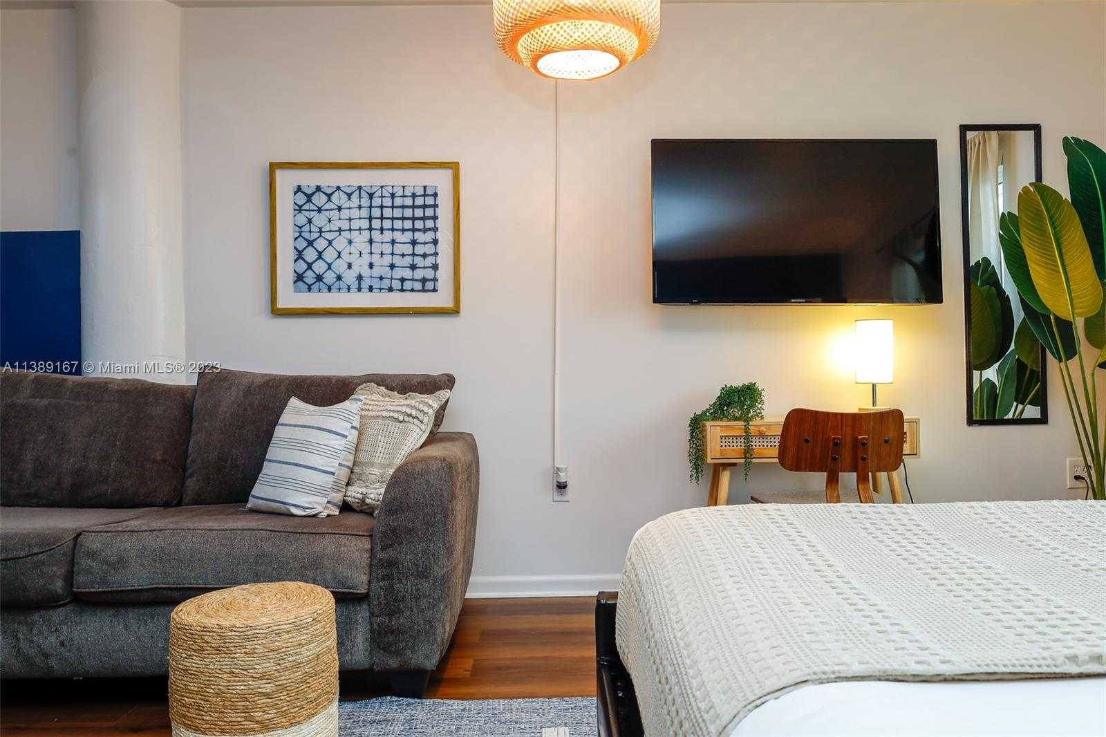 Small Image of 7904 WEST DR #812, North Bay Village Number 5