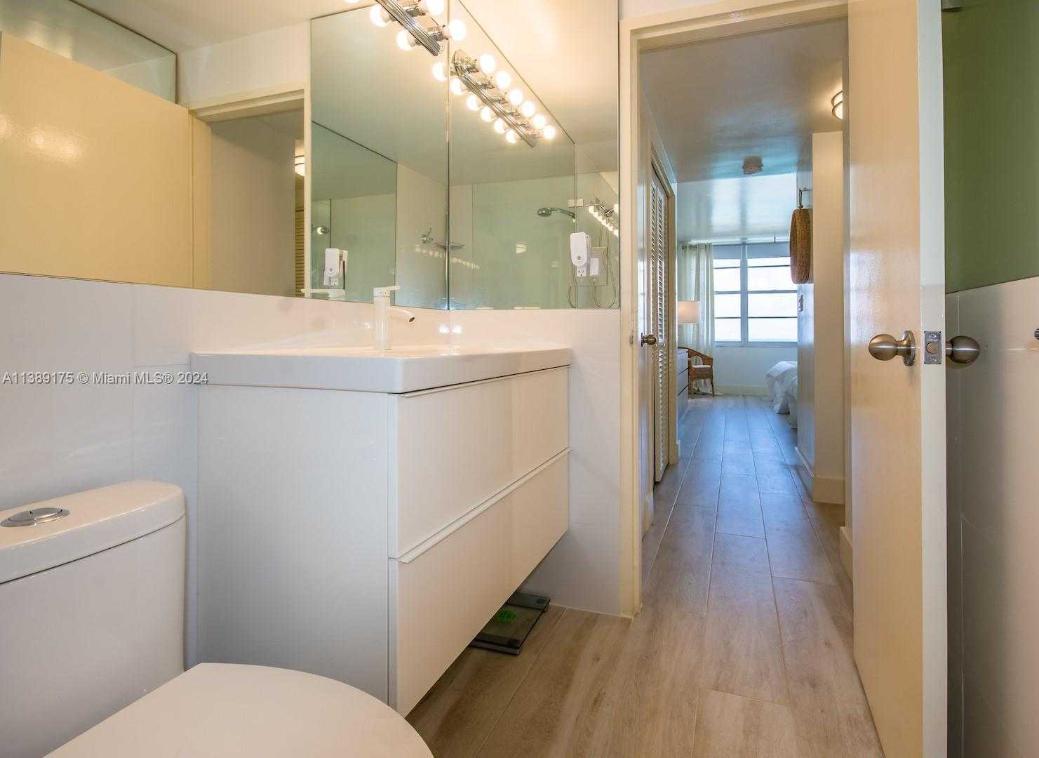 Small Image of 5601 COLLINS AVE #1204, Miami Beach Number 14
