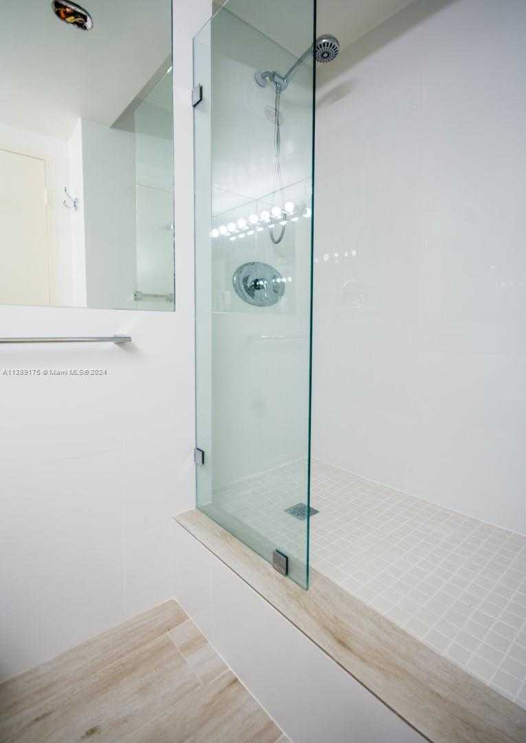 Small Image of 5601 COLLINS AVE #1204, Miami Beach Number 16
