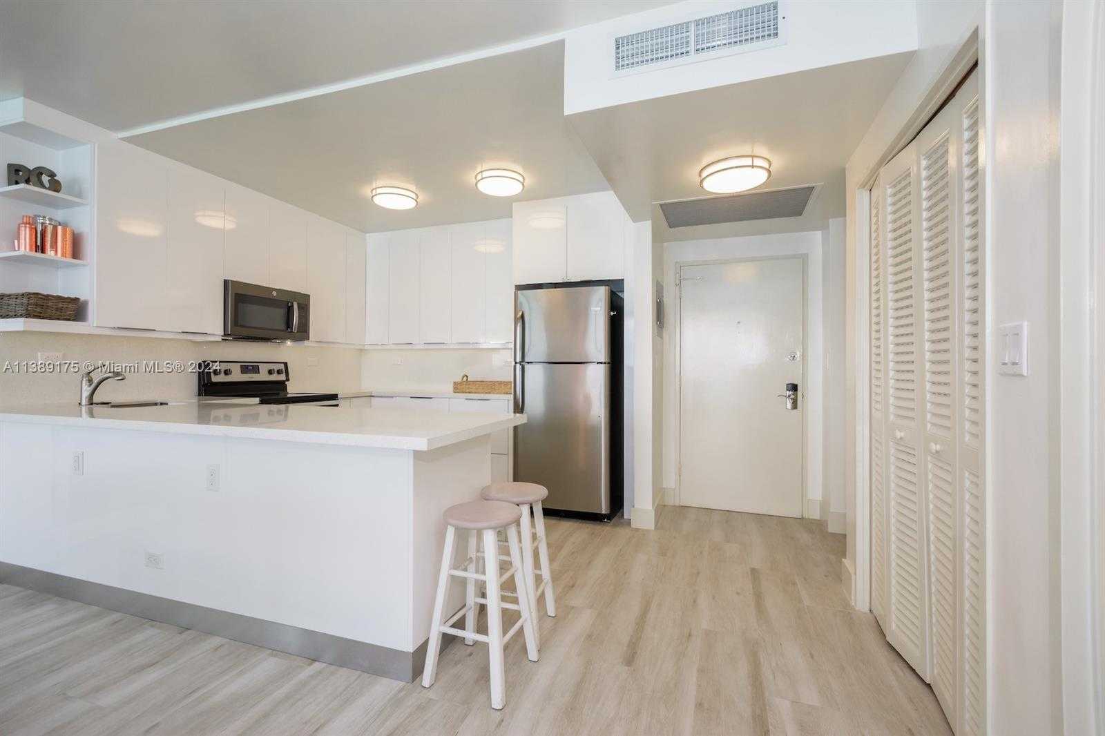 Small Image of 5601 COLLINS AVE #1204, Miami Beach Number 4