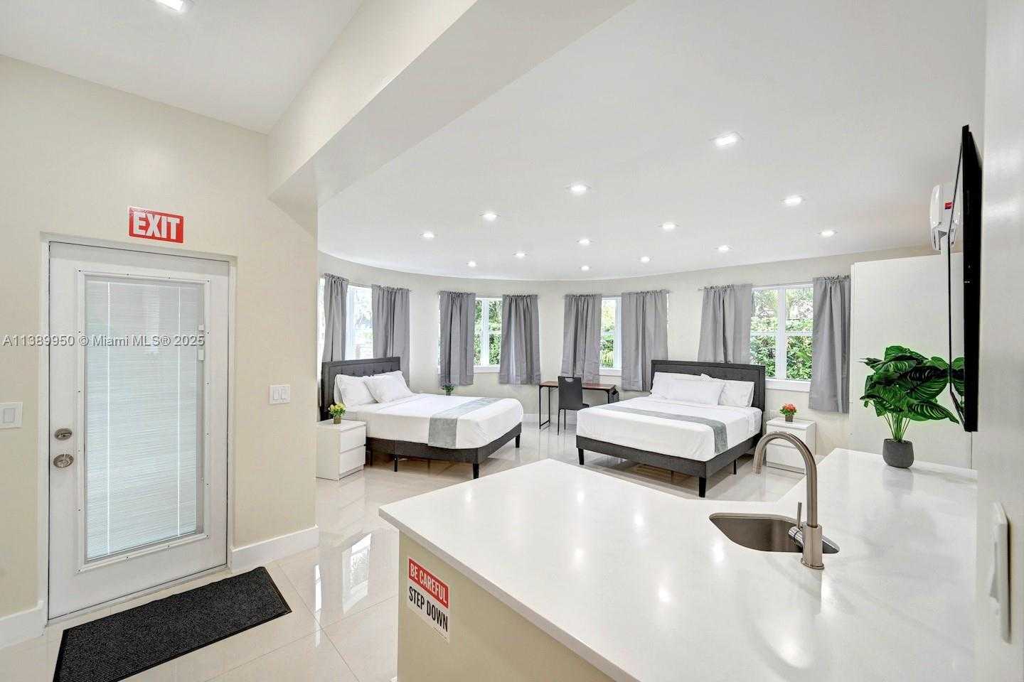 Small Image of 801 HARRISON ST, Hollywood Number 38
