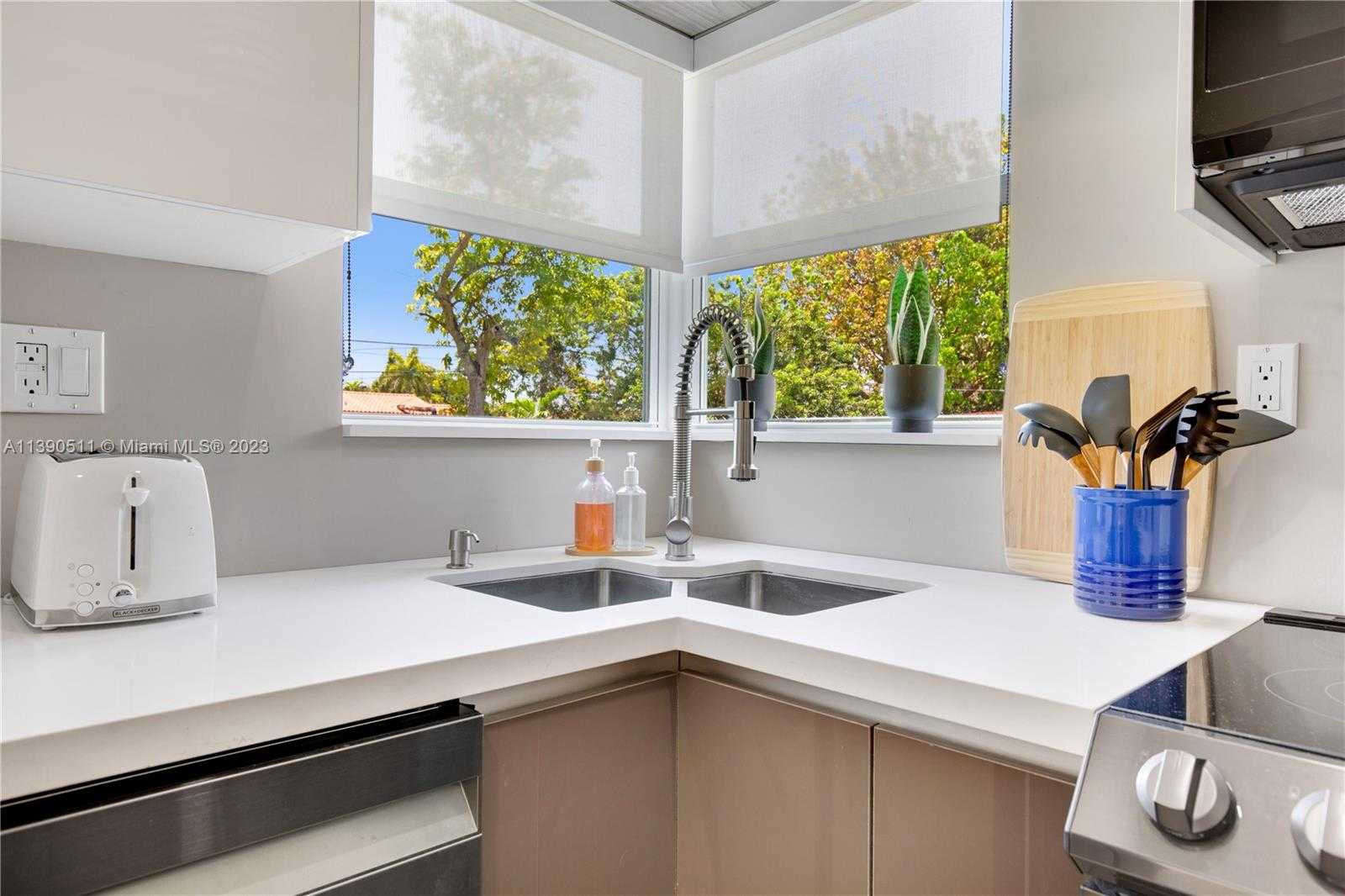 Small Image of 6428 SOUTH WEST 23RD ST #6428, Miami Number 25
