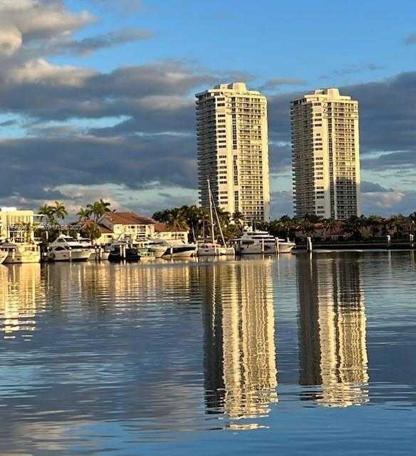 Small Image of 21055 Yacht Club Dr, Aventura, FL 33180, USA Number 17