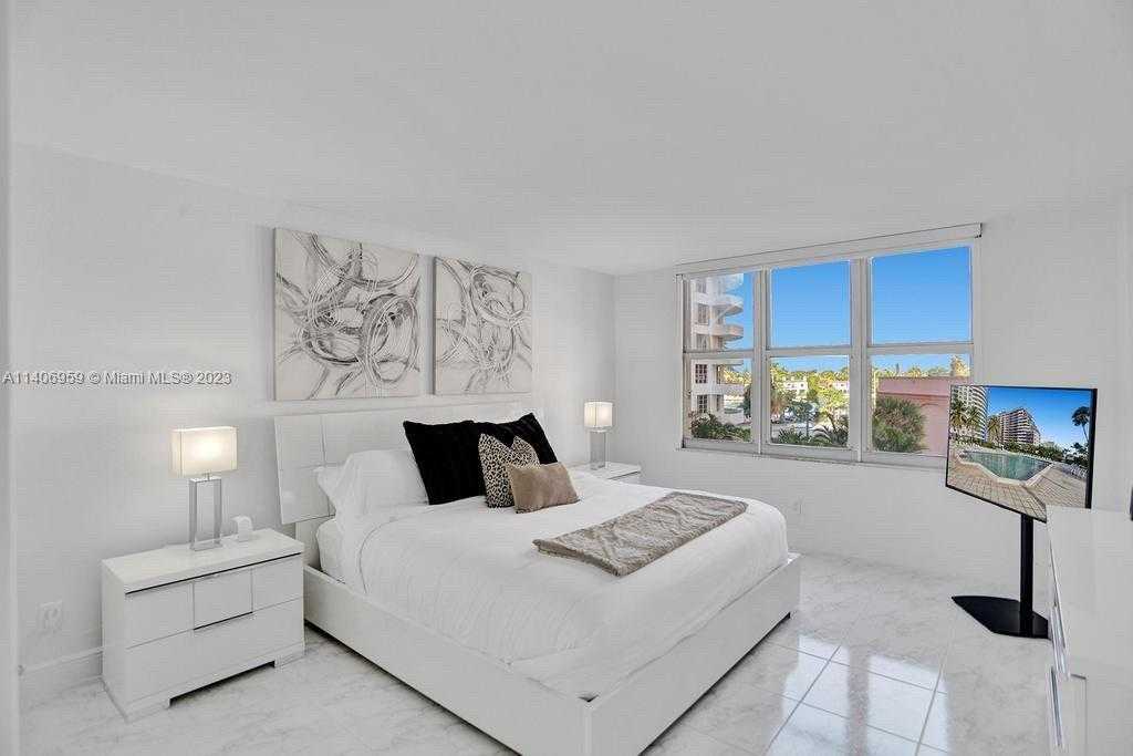 Small Image of 5161 COLLINS AVE #412, Miami Beach Number 14