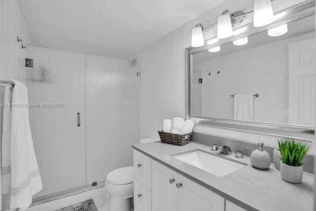 Small Image of 5161 COLLINS AVE #412, Miami Beach Number 16