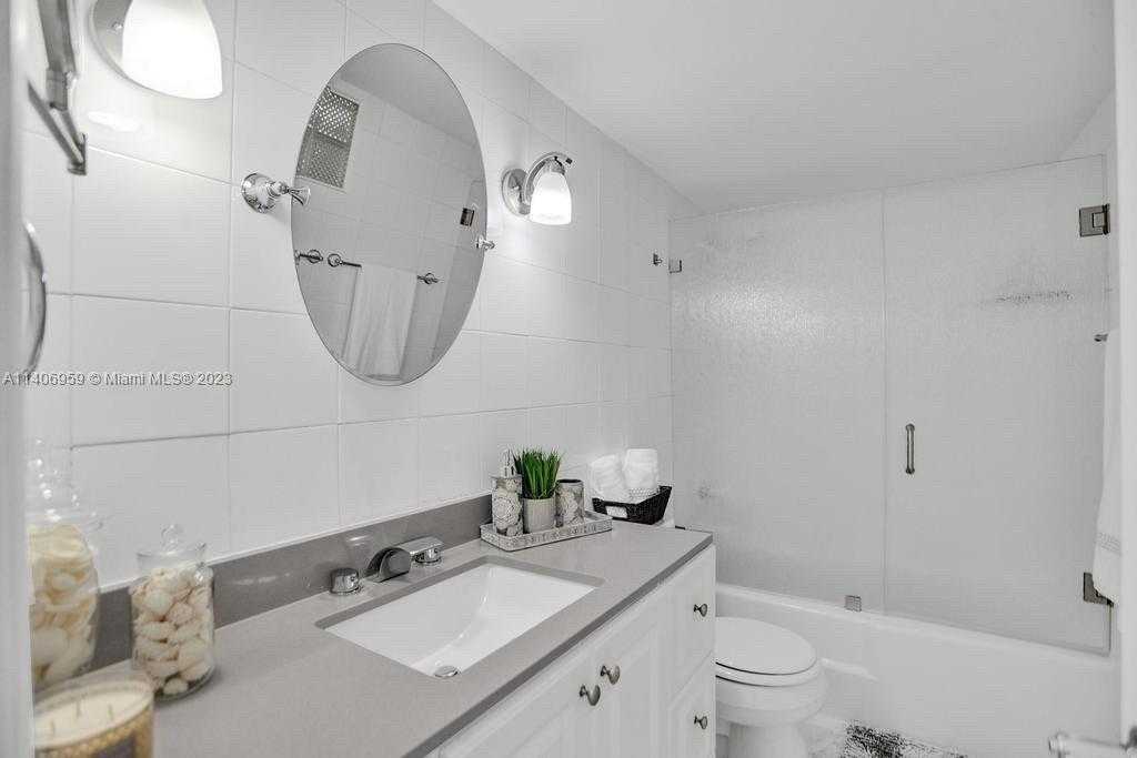 Small Image of 5161 COLLINS AVE #412, Miami Beach Number 17