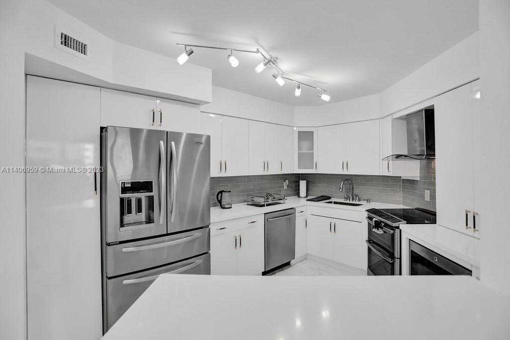 Small Image of 5161 COLLINS AVE #412, Miami Beach Number 6