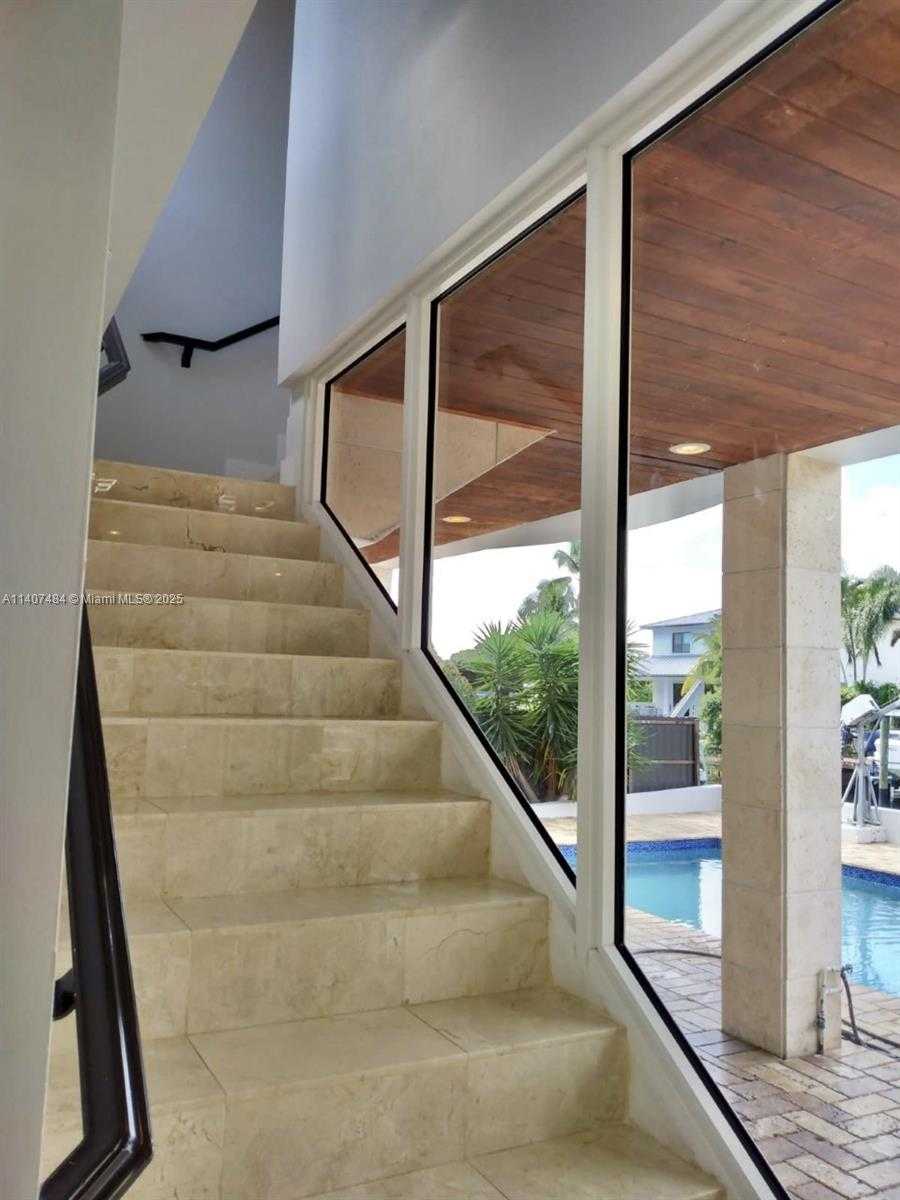 Small Image of 13240 ORTEGA LN, North Miami Number 11