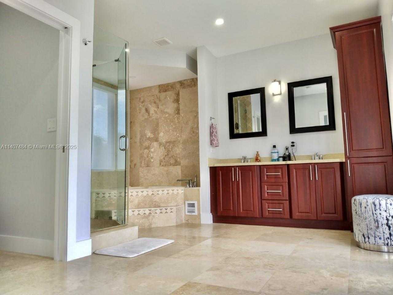 Small Image of 13240 ORTEGA LN, North Miami Number 14