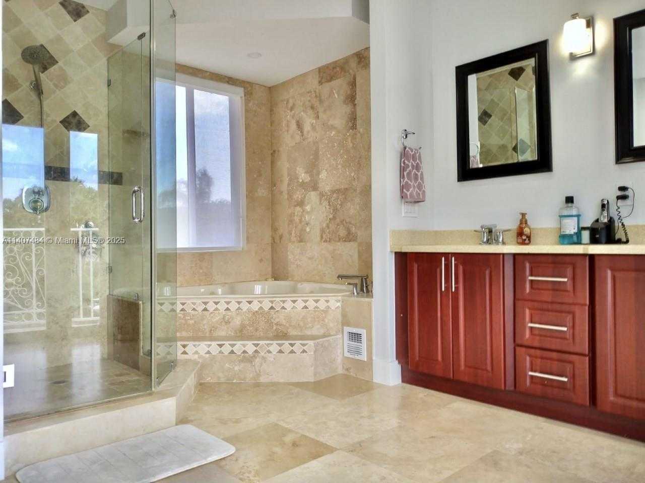 Small Image of 13240 ORTEGA LN, North Miami Number 15