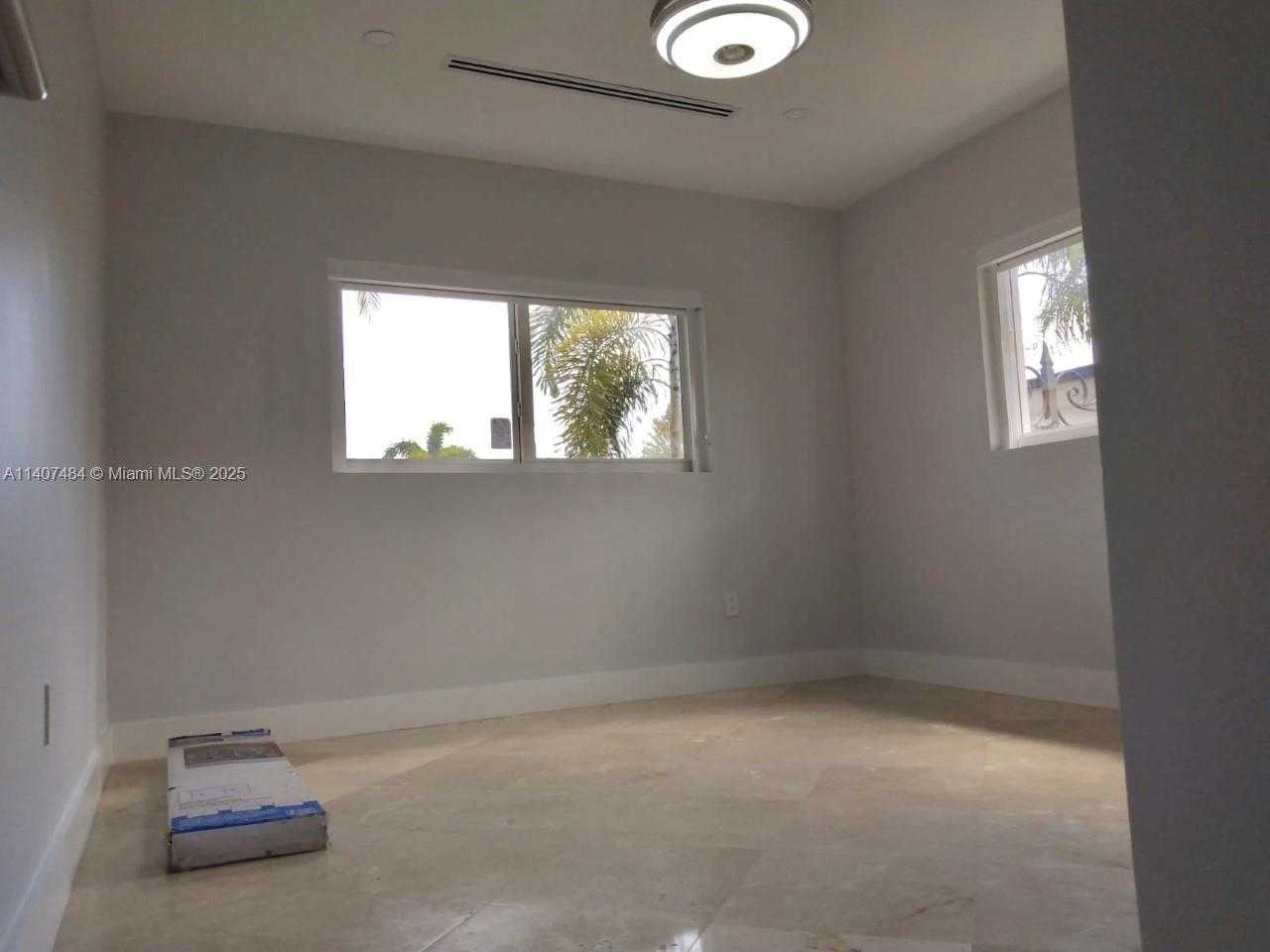 Small Image of 13240 ORTEGA LN, North Miami Number 19