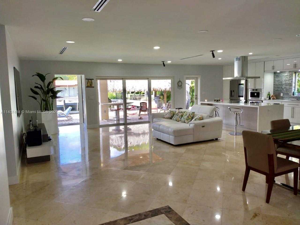 Small Image of 13240 ORTEGA LN, North Miami Number 2