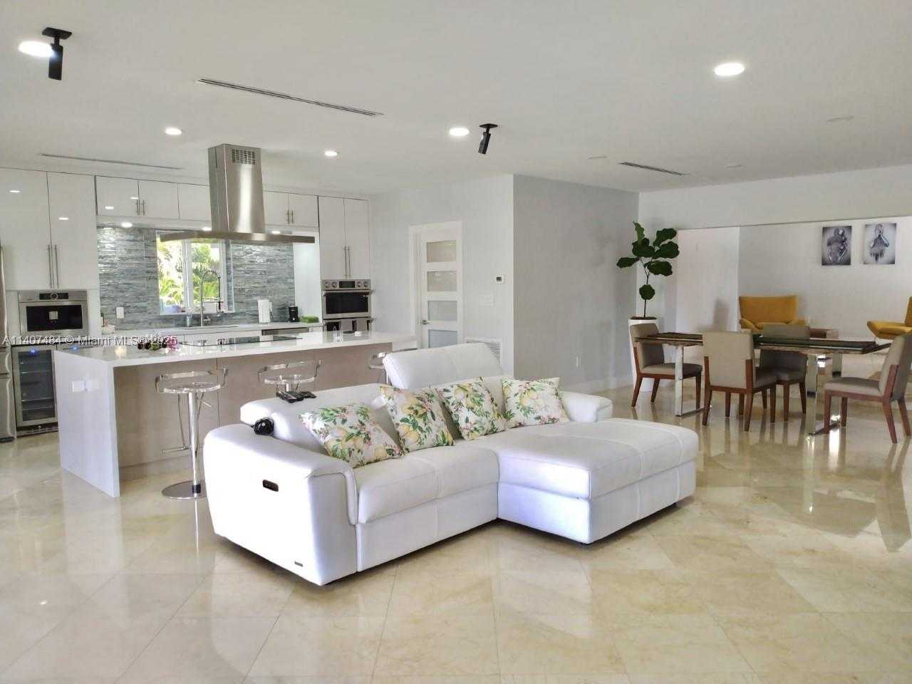 Small Image of 13240 ORTEGA LN, North Miami Number 20