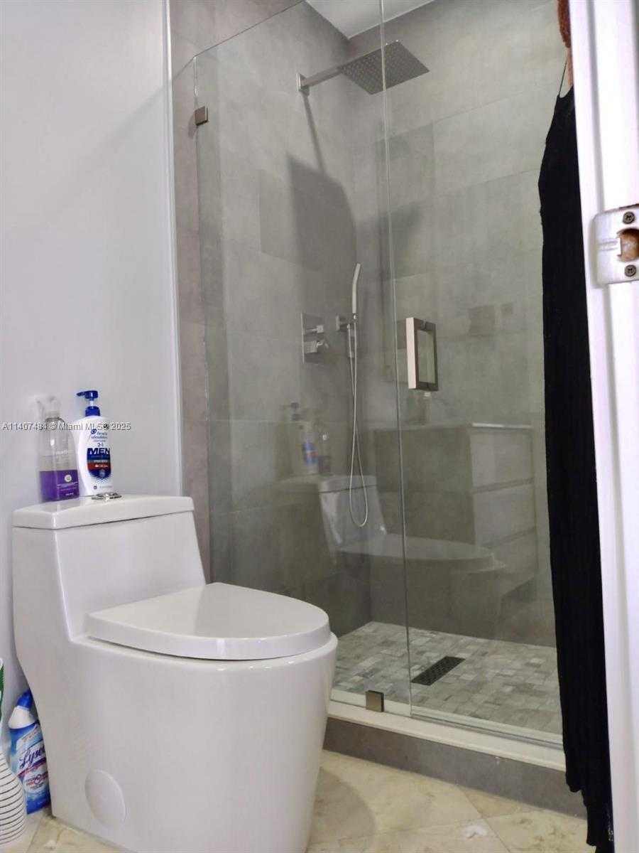 Small Image of 13240 ORTEGA LN, North Miami Number 21