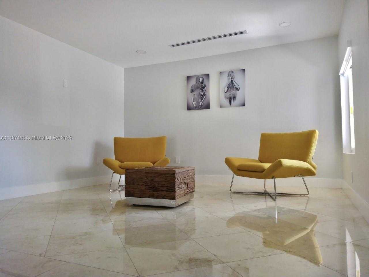Small Image of 13240 ORTEGA LN, North Miami Number 24