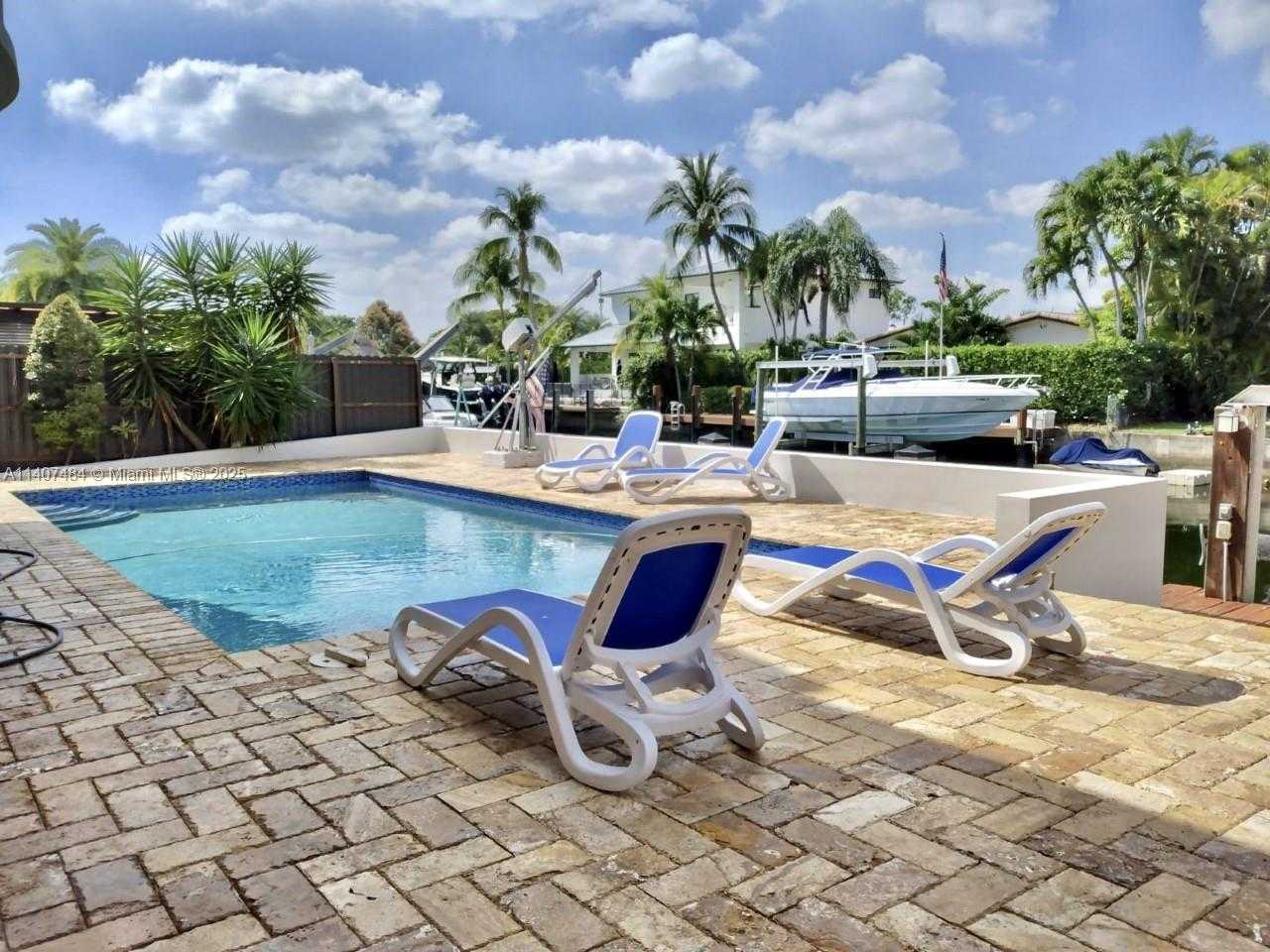 Small Image of 13240 ORTEGA LN, North Miami Number 27