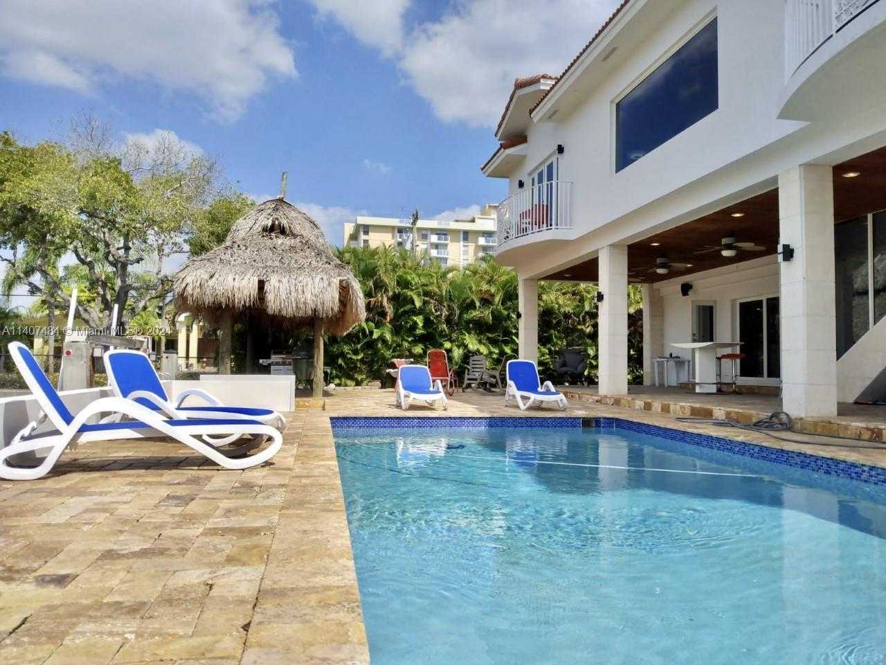Small Image of 13240 ORTEGA LN, North Miami Number 28