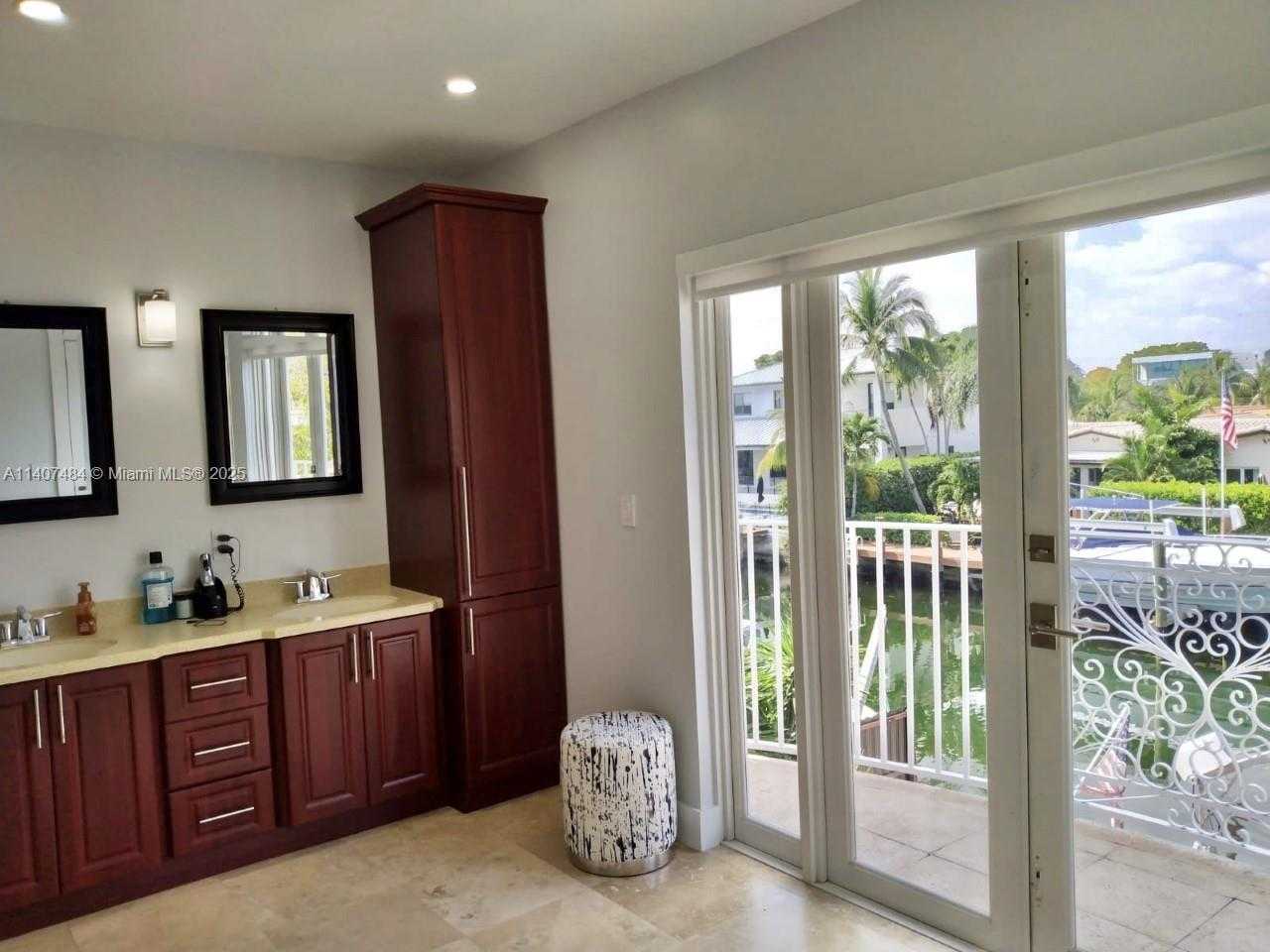 Small Image of 13240 ORTEGA LN, North Miami Number 7