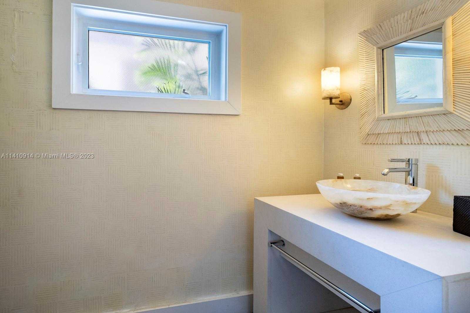 Small Image of 820 WEST DILIDO DR, Miami Beach Number 11